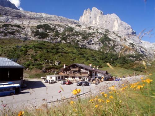 Hostal Rifugio Fedaia