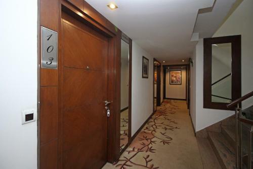 Oyo 23472 Tsi Hotels