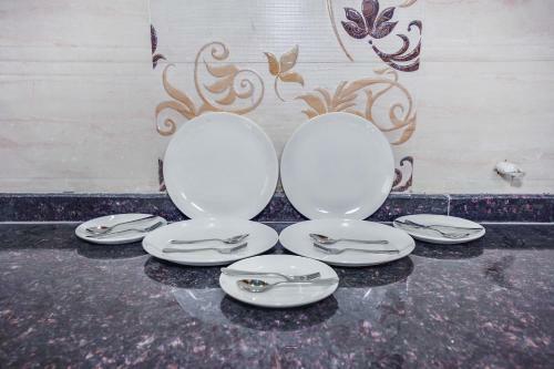 Hotel Oyo 74583 Red Velvet Inn