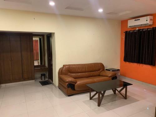 Hotel Rooms Near Aig Hospital