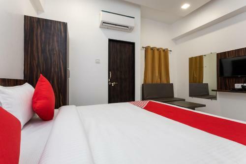 Hotel Capital O 26167 Ten Eleven Grand