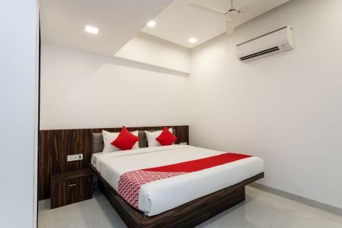 Hotel Capital O 26167 Ten Eleven Grand