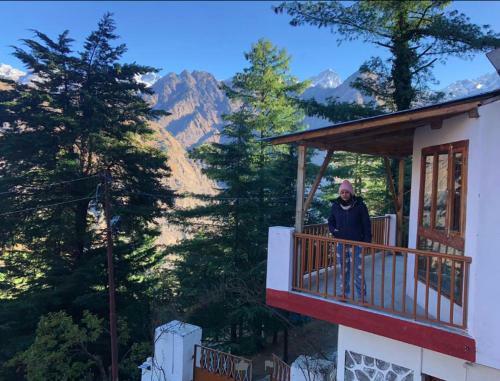 Hotel Resort With Mesmerizing Mountain Views & Pine Trees
