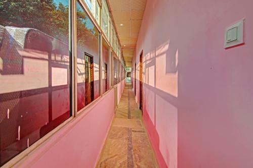 Oyo 77381 Hotel Gg Farms