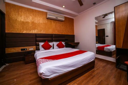 Oyo 26589 Hotel Royal Town