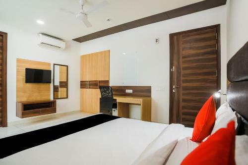 Capital O 71384 Hotel Jmk