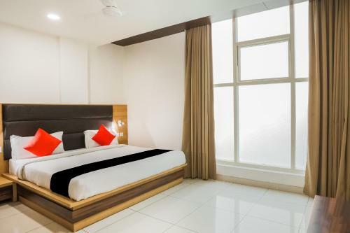 Capital O 71384 Hotel Jmk