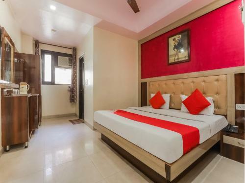 Hotel Oyo 75789 Golden Stays