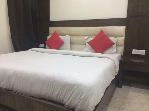 Hotel Bella 69 At Rk Ashram Metro Station