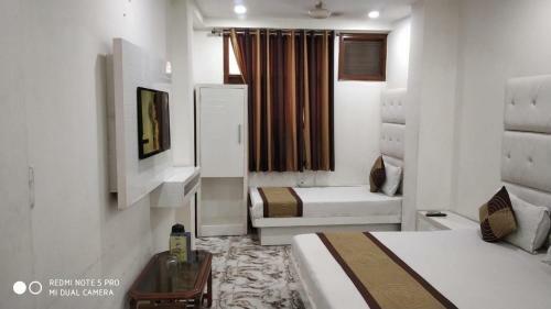 Adb Hotel Crystal Deluxe,delhi