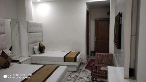 Adb Hotel Crystal Deluxe,delhi