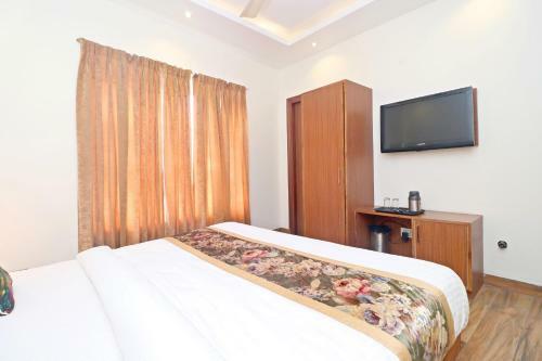 Oyo 16082 Hotel Imperial Corner