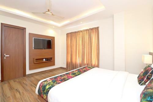 Oyo 16082 Hotel Imperial Corner