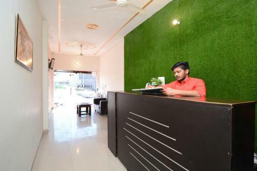 Hotel Oyo 33024 Urban Guest House