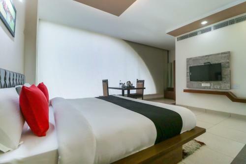 Hotel Capital O 30739 The Grace