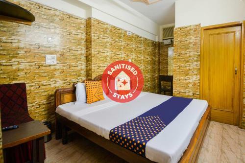 Spot On 68349 Kaka Hotel