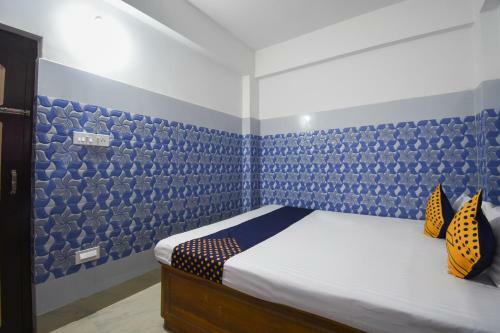Oyo 49541 Hotel Waris Residency