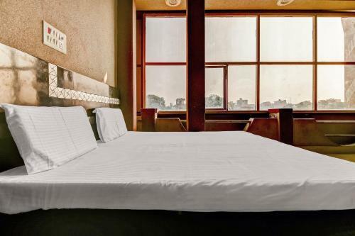 Spot On 62430 Galaxy Star Hotel