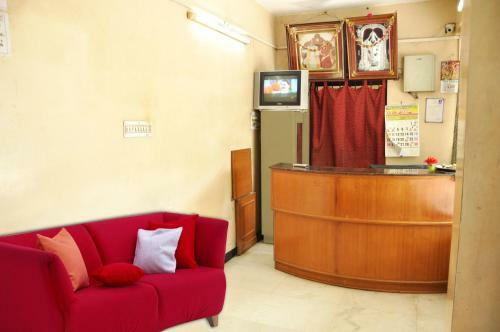 Lodge Hotel Priya Towers