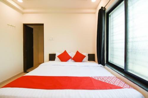 Hotel Oyo 47606 White House Regency