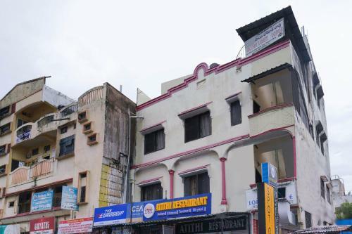 Hotel Spot On 48349 Sri Sai Lohith Lodge