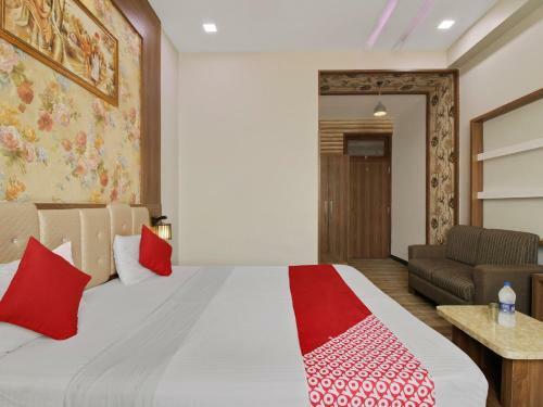 Oyo 74339 Hotel G9