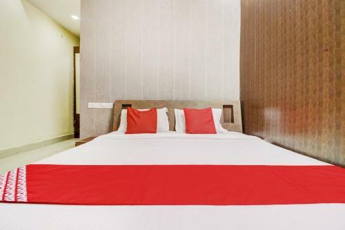 Oyo 77889 Hotel Viva City