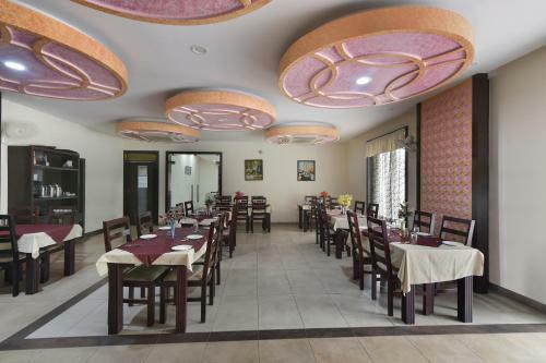 Capital O 38083 Vyas Hotel Grand Metro