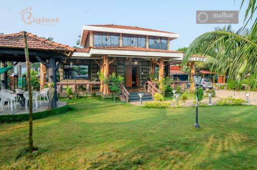 Bed & Breakfast Bigfoot Stay - Malhar Villa