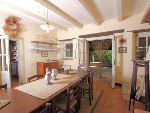 Peaceful Holiday Home In Acqualagna With Swimming Pool
