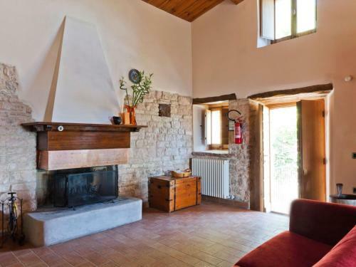 Graceful Holiday Home In Acqualagna With Swimming Pool