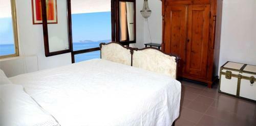 Alghero Villa Sleeps 6 Pool