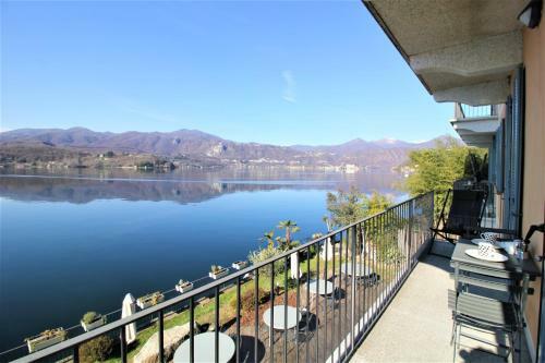 Lakefront Apartment With Spectacular Views