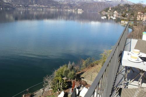 Lakefront Apartment With Spectacular Views