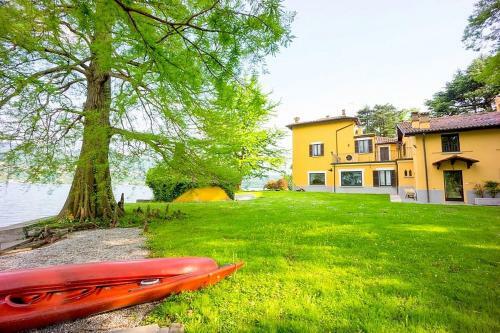 Annone Di Brianza Villa Sleeps 21 With Pool And Air Con