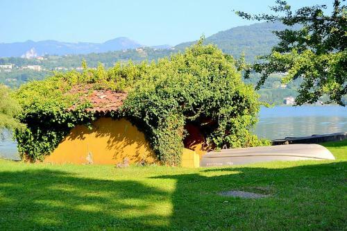 Annone Di Brianza Villa Sleeps 21 With Pool And Air Con