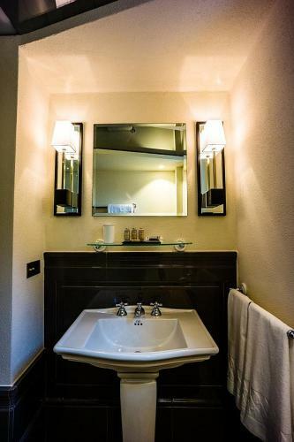 Annone Di Brianza Villa Sleeps 21 With Pool And Air Con