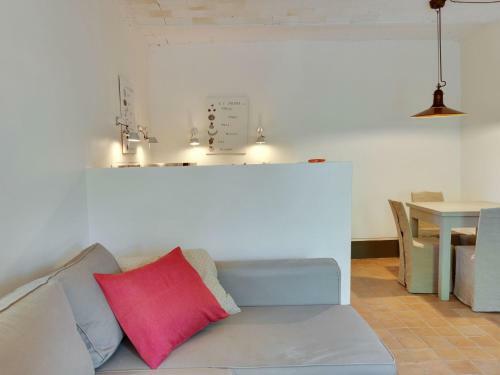 Secluded Apartment In Anghiari With Swimming Pool