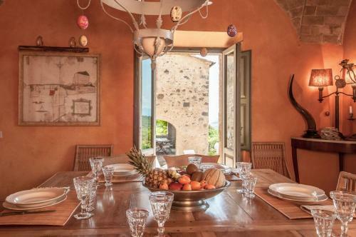 Argiano Villa Sleeps 16 Wifi