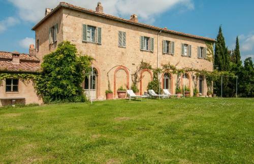 Argiano Villa Sleeps 16 Wifi