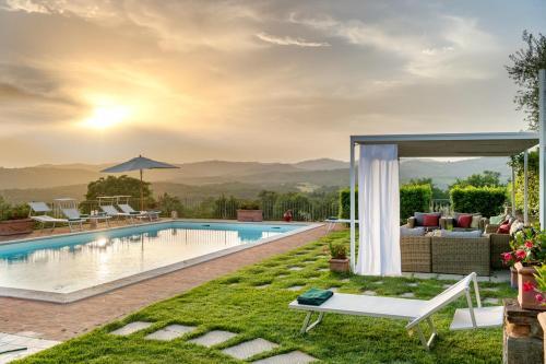 Arezzo Villa Sleeps 20 With Pool