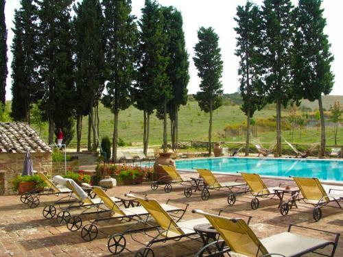 San Gimignanello Villa Sleeps 35 With Pool And Wifi