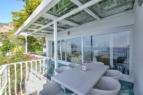 Arienzo Villa Sleeps 12 With Pool And Air Con