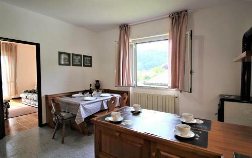 Uncle Enrys House - Family House