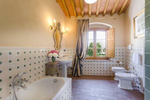 Badia Cantignano Villa Sleeps 12 With Pool And Air Con