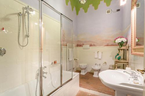 Badia Cantignano Villa Sleeps 12 With Pool And Air Con