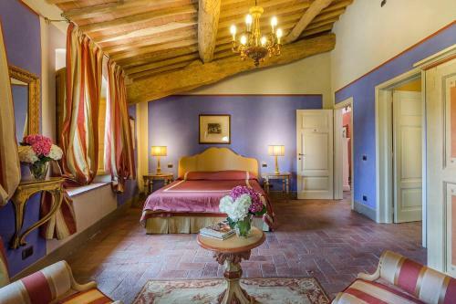 Badia Cantignano Villa Sleeps 12 With Pool And Air Con