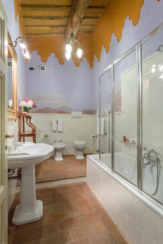 Badia Cantignano Villa Sleeps 12 With Pool And Air Con