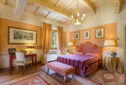 Badia Cantignano Chateau Sleeps 24 With Pool And Air Con