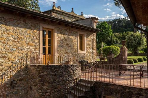Badia Cantignano Chateau Sleeps 24 With Pool And Air Con
